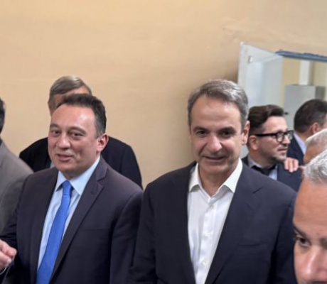 Επίσκεψη Μητσοτάκη στην Ακαδημία Φαρμάκου | Κοινές δηλώσεις με Βλάση για την επαγγελματική κατάρτιση και τη σύνδεση με την αγορά εργασίας (vd)