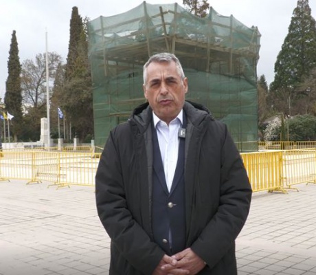 Τζιούμης: "Επανεκκινούν οι εργασίες συντήρησης του Αδριάντα του Κολοκοτρώνη για να επιστρέψει στη βάση του, στην πλατεία Άρεως" (vd)