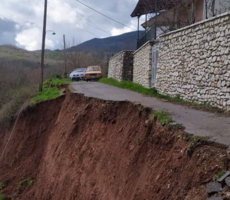 Κατολίσθηση στο Πετροβούνι Μεγαλόπολης | Καταγγελία για κατεστραμμένο δρόμο (εικόνες)