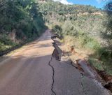 Έλα, μωρέ, που ολόκληρος Υπουργός θα πάει στη Γορτυνία επειδή διαλύθηκαν μερικοί δρόμοι, έγιναν καθιζήσεις δίπλα σε σπίτια και είναι κλειστή μια εθνική οδός!