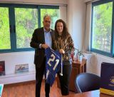 Με την επετειακή φανέλα του Αστέρα Τρίπολης η Διοικήτρια του Παναρκαδικού Νοσοκομείου!