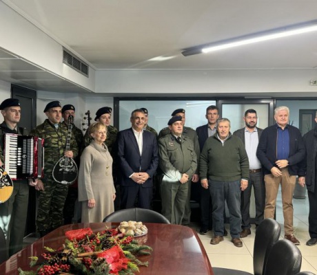 Παραμονή Χριστουγέννων | Παραδοσιακά κάλαντα από τη στρατιωτική μπάντα στον δήμαρχο Τρίπολης