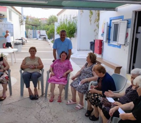 Ηλικιωμένα μέλη του ΚΑΠΗ στις κατασκηνώσεις | Τζιούμης: «Δουλεύουμε ώστε οι ηλικιωμένοι συμπολίτες μας να απολαμβάνουν ποιοτικές υπηρεσίες»