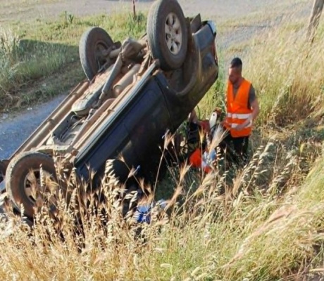 Όχημα ανατράπηκε στη Βλαχέρνα (εικόνες)