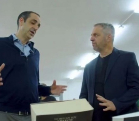 Δωρεά βιβλίων στον ΕΟΠΑΕ στη Θεσσαλονίκη από τους Bookmarkers και τον Γρηγόρη Δημητριάδη (video)