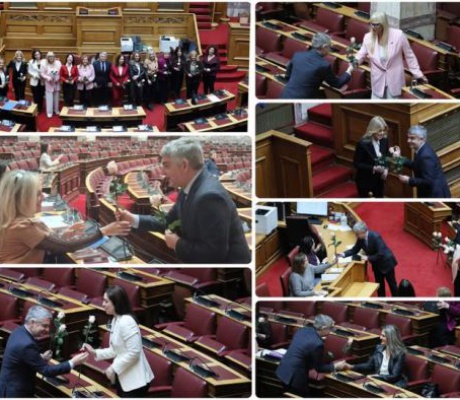 Παγκόσμια Ημέρα της Γυναίκας | Από ένα λουλούδι σε κάθε γυναίκα της Βουλής ο Κωνσταντινόπουλος!