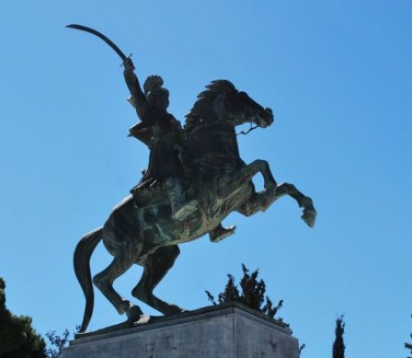 Κατσίρης | Ο ανδριάντας του Θεοδώρου Κολοκοτρώνη στην Πλατεία Άρεως: εύλογα ερωτήματα για τη συντήρηση, το κόστος και τη θεσμική προστασία του
