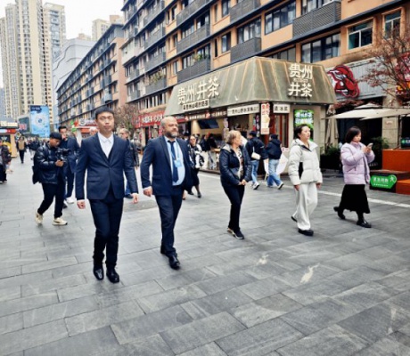 Επίσκεψη στην περιοχή Guiyang της Κίνας πραγματοποίησαν Τατούλης και Καρούντζου (εικόνες)