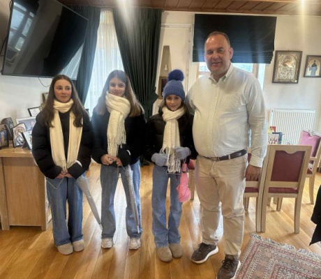 Το φως της παράδοσης και της ελπίδας πλημμύρισε με τα πρωτοχρονιάτικα κάλαντα το Δημαρχείο στη Δημητσάνα (εικόνες)