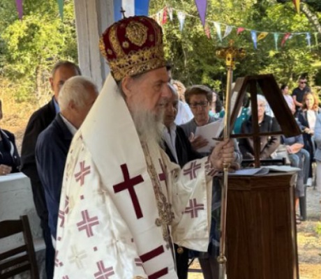 Στο ταπεινό εκκλησάκι της Παναγίας, λίγο έξω από τη Δημητσάνα, ο Μητροπολίτης Ιάκωβος (εικόνες)