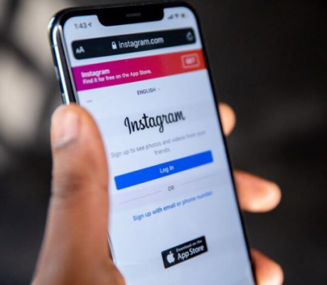 Από 1η Ιανουαρίου το όριο των 15 ετών στα social media