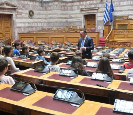 Παιδιά του Δημοτικού Σχολείου Τυροσαπουνακαίικων υποδέχθηκε στη Βολυή ο Κώστας Βλάσης (εικόνες)