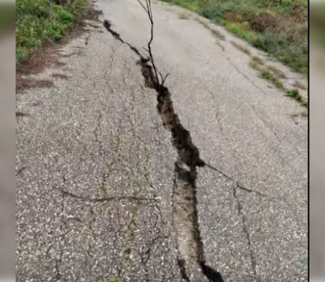 Άνοιξε η άσφαλτος στο δρόμο που ενώνει Ράχες και Χώρα στη Γορτυνία (vd)