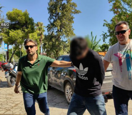 Ναύπλιο | Στα δικαστήρια οι δύο Ινδοί που ομολόγησαν τη δολοφονία του 59χρονου ψυχολόγου στα Ίρια