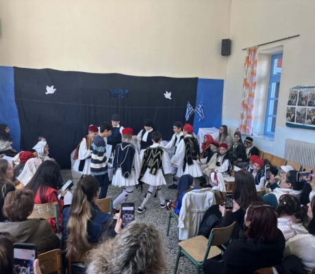 Η Δημοτική Αρχή Γορτυνίας στους σχολικούς εορτασμούς της 25ης Μαρτίου (εικόνες)