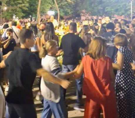 Λιθοβούνια: Με κέφι, τραγούδι και... σκόρδο στήθηκε το γλέντι της χρονιάς! (vd)