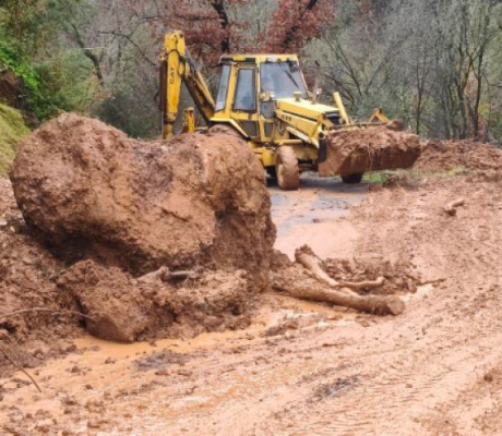 Αποκαταστάθηκαν τα προβλήματα στο δρόμο από Πυρί προς Λιοδώρα στη Γορτυνία (εικόνες)