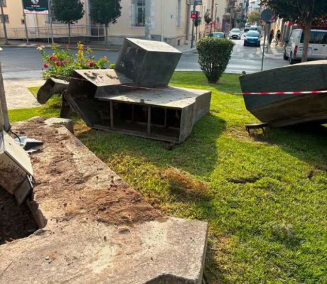 Η ενημέρωση της αστυνομίας για το τροχαίο με το αυτοκίνητο που στούκαρε στην πλατεία Εθνάρχου Μακαρίου - Στο νοσοκομείο ο 44χρονος οδηγός