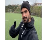 Ο Άρης Μουγκοπέτρος έκοψε και δώρισε τα μαλλιά του σε καρκινοπαθείς