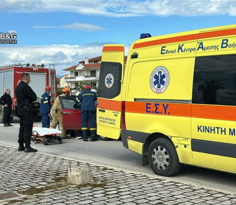 Σφοδρή σύγκρουση αυτοκινήτων στο Ναύπλιο με τραυματία γυναίκα οδηγό (εικόνες)