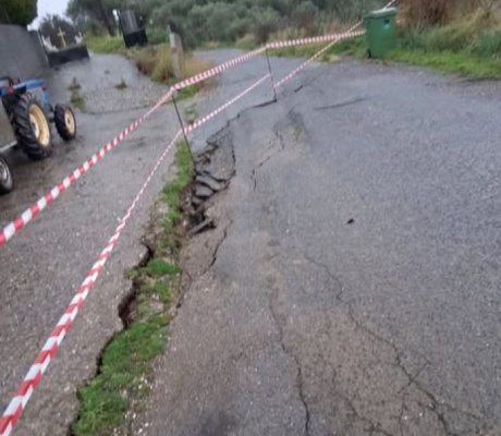 Πρόβλημα με τον δρόμο στην είσοδο του χωριού Καστράκι Γορτυνίας