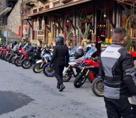 Τα Λαγκάδια Γορτυνίας γέμισαν με δεκάδες μοτοσικλέτες!