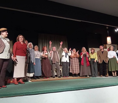 Το Θεατρικό Εργαστήρι Άστρους ολοκλήρωσε με επιτυχία τις παραστάσεις «Άρωμα Τσέχωφ» (εικόνες)