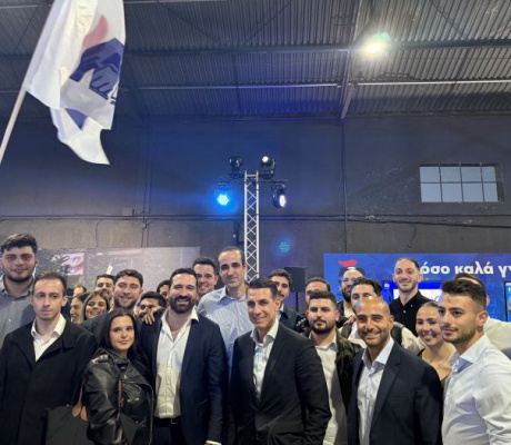 Η θερμή υποδοχή στον Γρηγόρη Δημητριάδη στην εκδήλωση για τα 52 χρόνια της ΝΔ