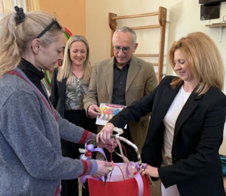 Εξοπλισμός από τη Digea στο ΕΕΕΕΚ Μαντινείας | Κλειώ Κορώνη – Παπαντωνίου: «Όλα τα παιδιά αξίζουν αξιοπρέπεια και ίσες ευκαιρίες στη ζωή» (vd)