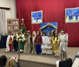 Τρόπαια | Μια μεγάλη αγκαλιά στη φωταγώγηση του Χριστουγεννιάτικου δέντρου - Χαμόγελα στην σχολική εορτή του Νηπιαγωγείου και Δημοτικού (vd)