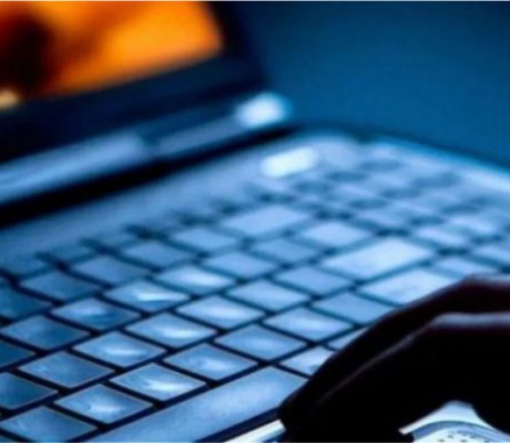 Συνελήφθη πρώην μαιευτήρας για πορνογραφία ανηλίκων στην Πάτρα | Έβγαζε γυμνές φωτογραφίες τα εγγόνια του, είχε αρχεία με σεξουαλική κακοποίηση