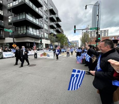 Την παρέλαση για την εθνική επέτειο της 25ης Μαρτίου στο Σικάγο παρακολούθησε ο Κώστας Βλάσης (εικόνες)