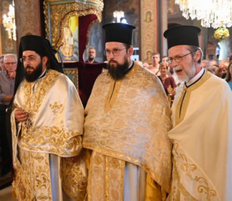Ο Επιφάνιος απένειμε το οφφίκιο του Πρωτοπρεσβυτέρου στον π. Άρη Γκόρο (εικόνες)