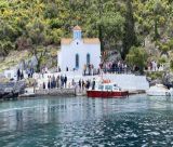 Πούλιθρα | Με καραβάκια στο γραφικό παραθαλάσσιο παρεκκλήσι του Αγίου Γεωργίου! (εικόνες)