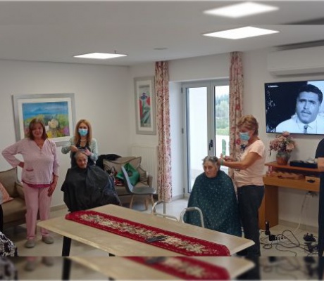 Πράξη αγάπης από το Σωματείο Κουρέων Κομμωτών στο Δεκάζειο Γηροκομείο