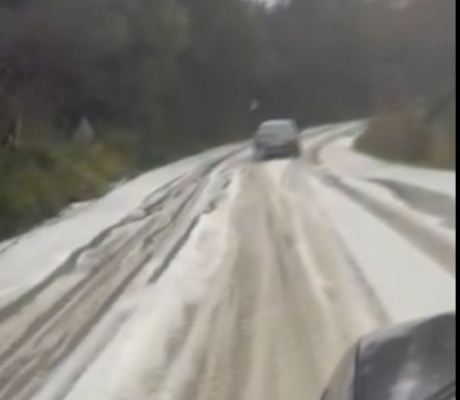 Έντονη χαλαζόπτωση στην 111 ΕΟ Πατρών–Τριπόλεως (vd)