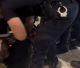 Διαδηλωτής κυμάτιζε τη σημαία της Παλαιστίνης στο Σύνταγμα - Σάλος με αστυνομικό να τον κλωτσάει στο πρόσωπο (vd)