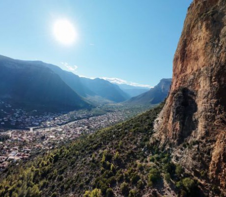 Το εορταστικό ωράριο για τα εμπορικά καταστήματα Λεωνιδίου