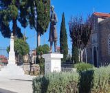 Φόρο τιμής στον Ανδριάντα του Ήρωα Μανώλη Δούνια από τον Αναβιωτικό και Πολιτιστικό Σύλλογο «Η Τριπολίτσα»
