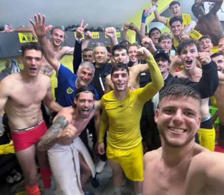 Η selfie από τα αποδυτήρια του Πανθυρεατικού για την πρώτη νίκη στο πρωτάθλημα της Γ' Εθνικής!