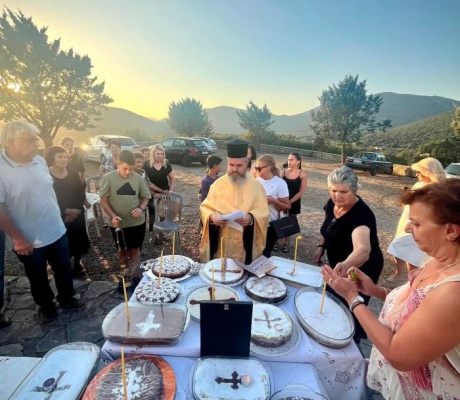 Γέμισε Φανουρόπιτες το Ιερό Εξωκλήσι της Κοιμήσεως της Θεοτόκου Αρτεμισίου! (εικόνες)