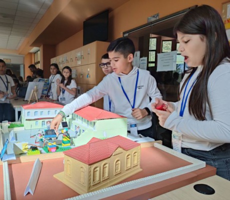 Στον Πανελλήνιο Τελικό Διαγωνισμό STEM – Εκπαιδευτικής Ρομποτικής το 9ο Δημοτικό Σχολείο Τρίπολης! (εικόνες)