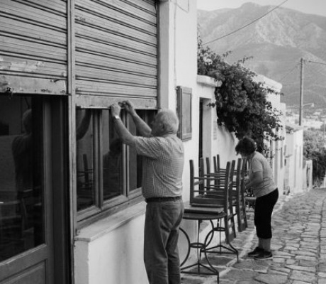 Χωριά χωρίς ζωή: Το κλείσιμο των καφενείων στην Αρκαδία