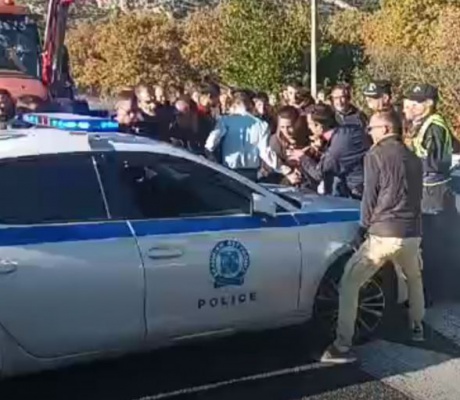 Αγρότες ταρακούνησαν περιπολικά στη Νεστάνη! (vd)