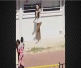 «Για μια καρέκλα με κηρομπογιές, της έδωσε μια στο χέρι και μια στο μάγουλο»: Ξεσπούν οι γονείς της μαθήτριας για τη διευθύντρια στα Άνω Λιόσια