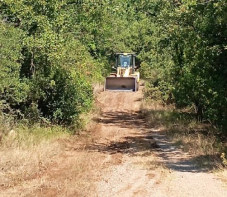 Βατός ο αγροτικός δρόμος Πετροβούνι - Λυκόσουρα - Ίσαρι (εικόνες)