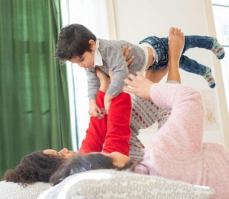 ΣτΕ: Τα ομόφυλα ζευγάρια μπορούν να υιοθετούν παιδιά – Συνταγματικός ο γάμος μεταξύ προσώπων του ιδίου φύλου