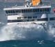 Blue Star Naxos | Εικόνες κόβουν την ανάσα – Η μάχη με τα κύματα, εν μέσω απαγορευτικού (vd)