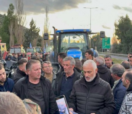 Η Ένωση Προέδρων Δήμου Τρίπολης στα μπλόκα των αγροτών... (εικόνες)