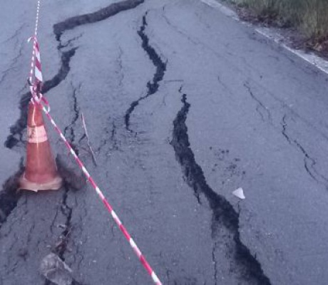 Διακοπή κυκλοφορίας στον δρόμο Κάτω Καρυές - Λυκόσουρα, λόγω καθίζησης